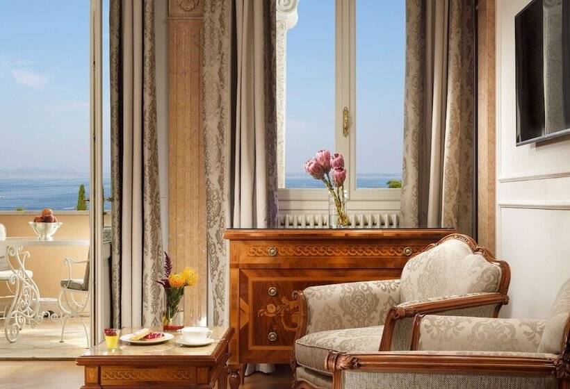 Номер Стандарт Вид на Озеро, Villa Cortine Palace Relais Chateaux