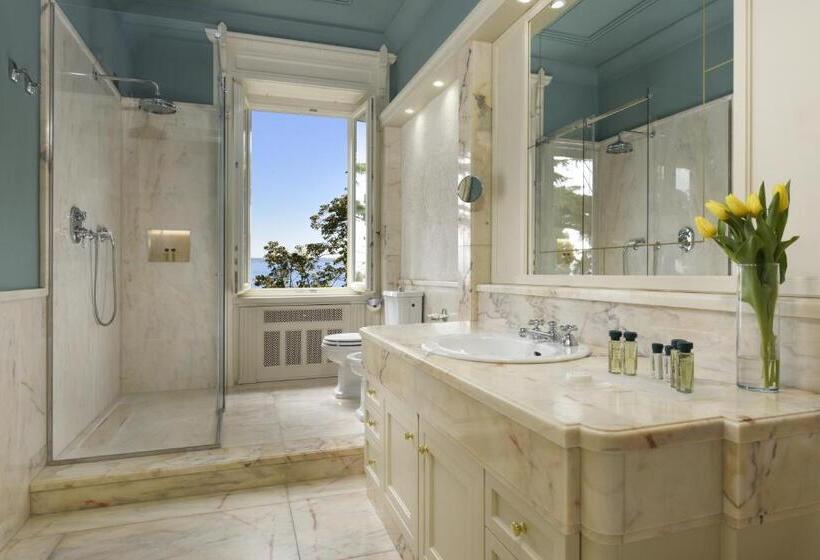 Suite with lake view, Villa Cortine Palace Relais Chateaux