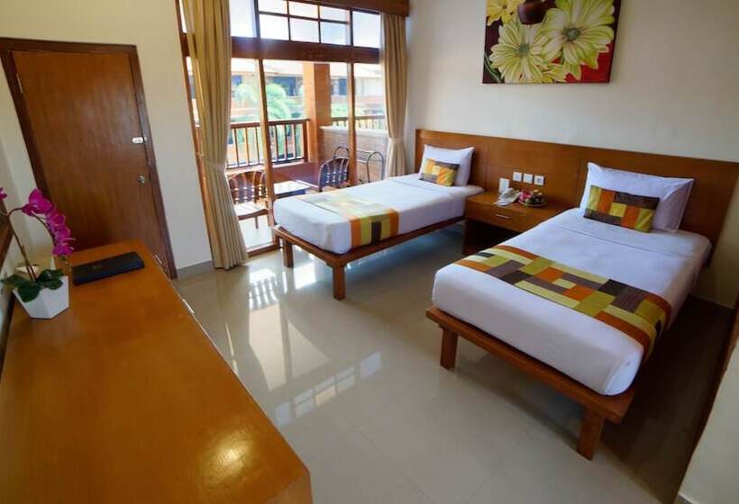 수피리어 룸 풀장 전망, Wina Holiday Villa Kuta Bali