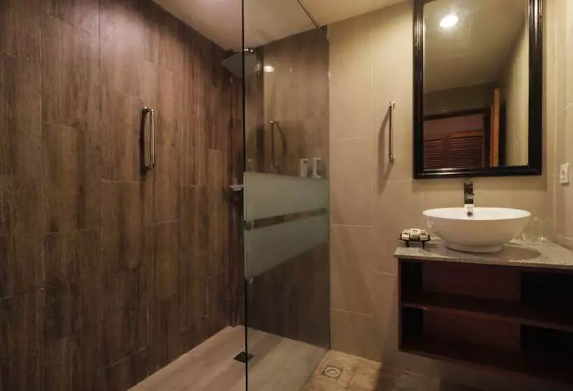 プールの見えるデラックスルーム, Wina Holiday Villa Kuta Bali