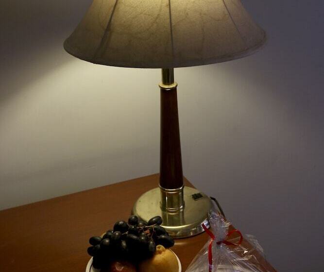 行政房间, Clarks Varanasi Limited