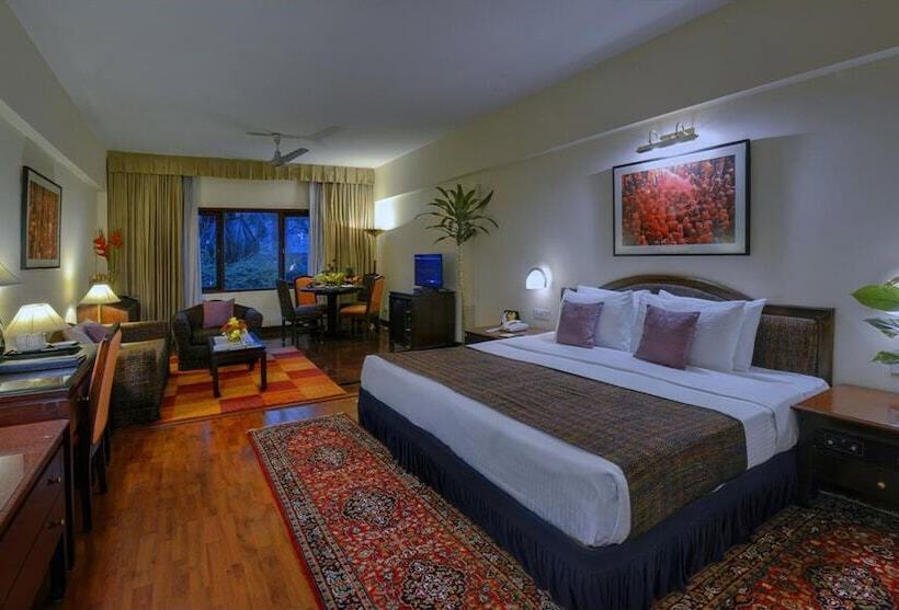 行政房间, Clarks Varanasi Limited