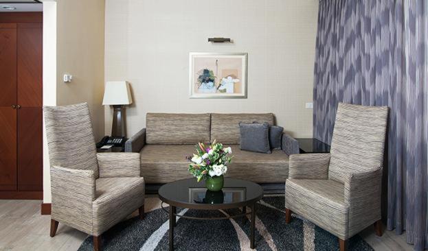 Люкс Клуб, Dan Tel Aviv