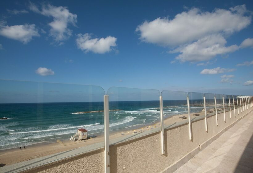 Люкс Клуб, Dan Tel Aviv