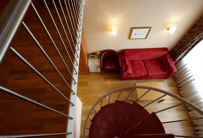 سوییت خانوادگی, Fosshótel Rauðará