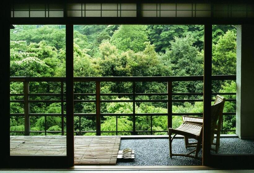 ハイドロマッサージバス付きスイート, Gora Kadan