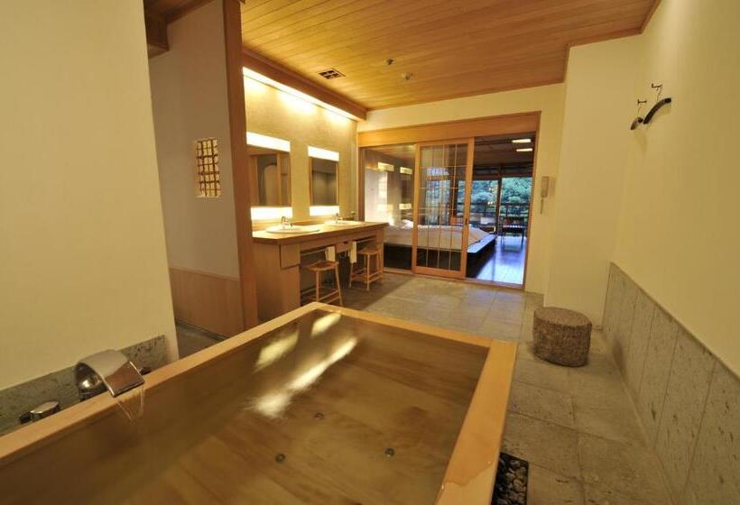 ハイドロマッサージバス付きスイート, Gora Kadan