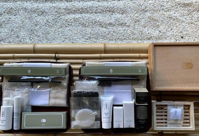 ハイドロマッサージバス付きスイート, Gora Kadan