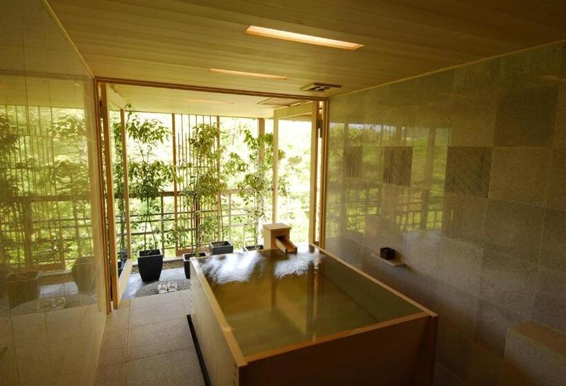 バルコニー付スイート, Gora Kadan