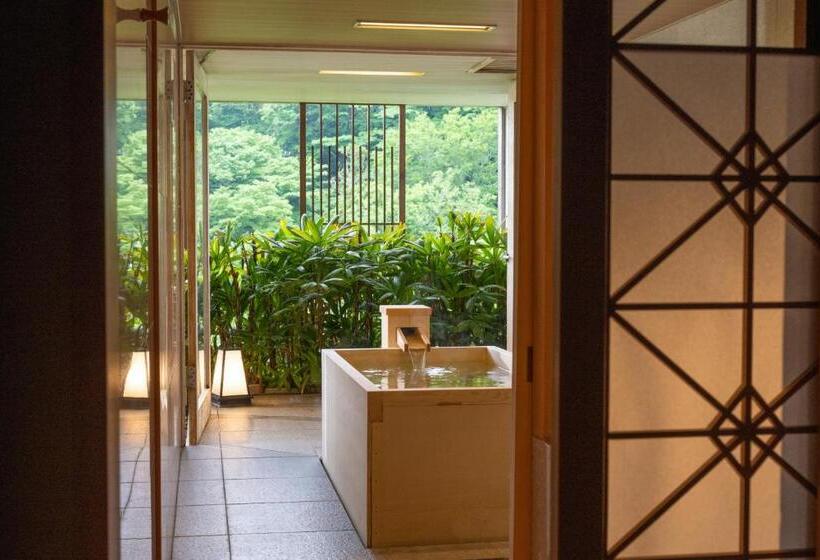 バルコニー付スイート, Gora Kadan