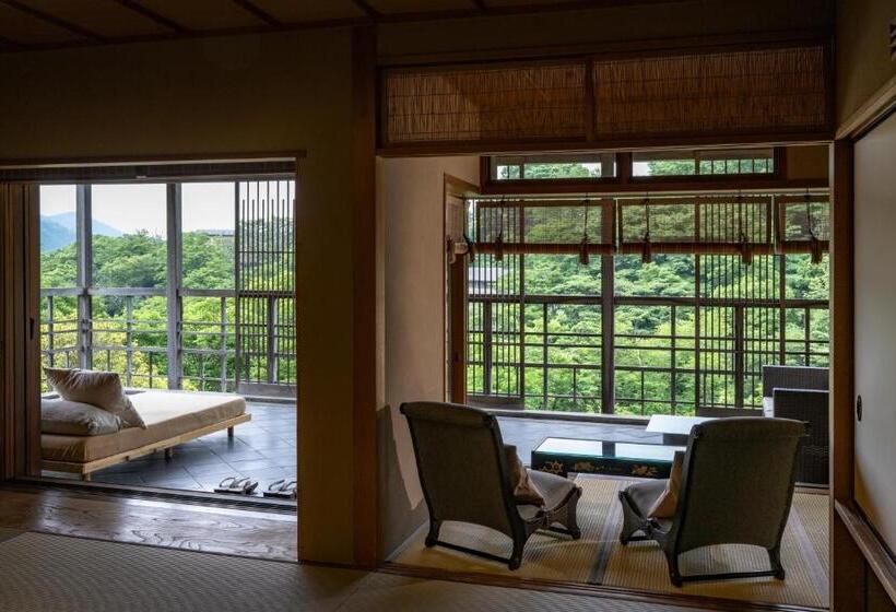 バルコニー付スイート, Gora Kadan