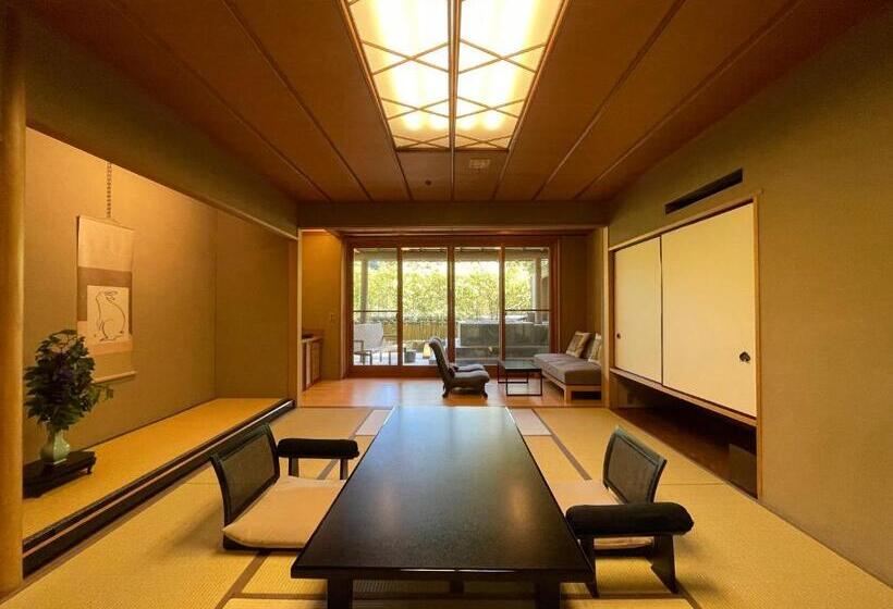 スタンダードルーム, Gora Kadan