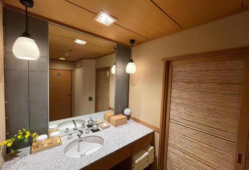 スタンダードルーム, Gora Kadan