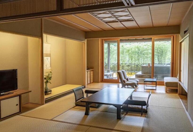 スタンダードルーム, Gora Kadan