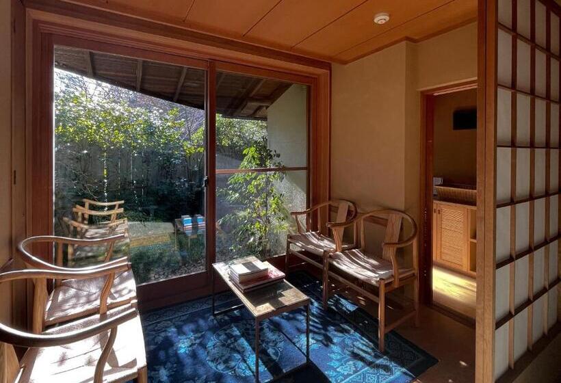 スタンダードルーム, Gora Kadan