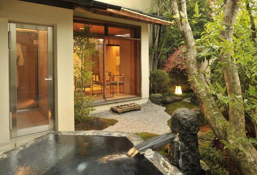 スタンダードルーム, Gora Kadan