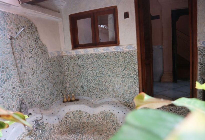 סוויטה, La Taverna Suites