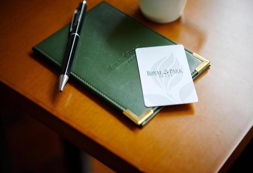 חדר דלוקס לשלושה, Royal Park