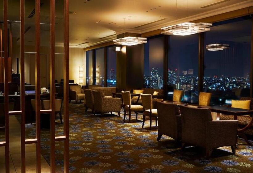 חדר אקזקיוטיב לשלושה, Royal Park