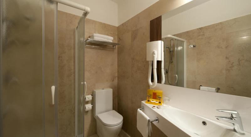 Номер Клуб, Taj Krishna