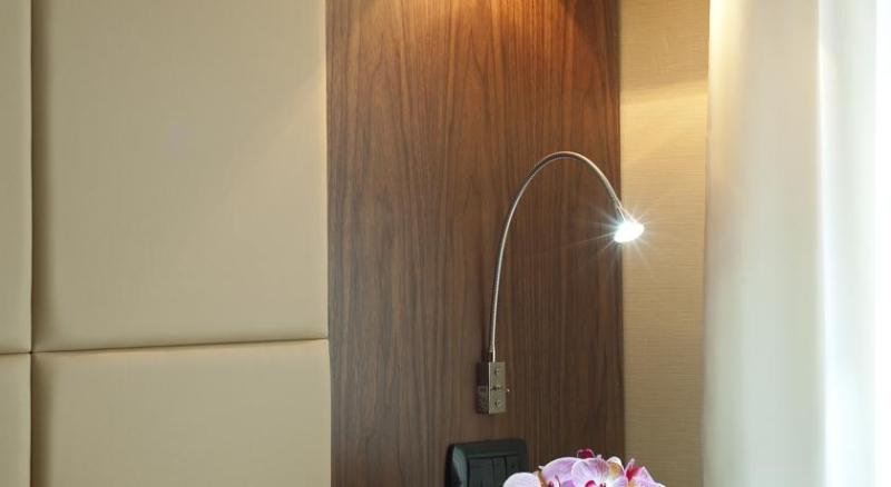 Номер Клуб, Taj Krishna