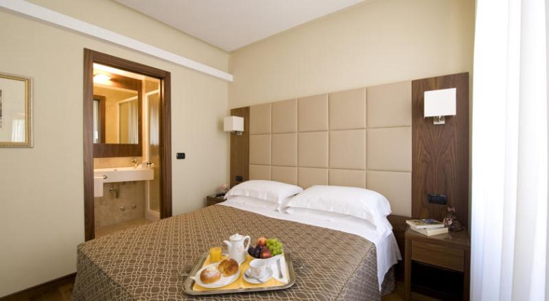 Номер Клуб, Taj Krishna