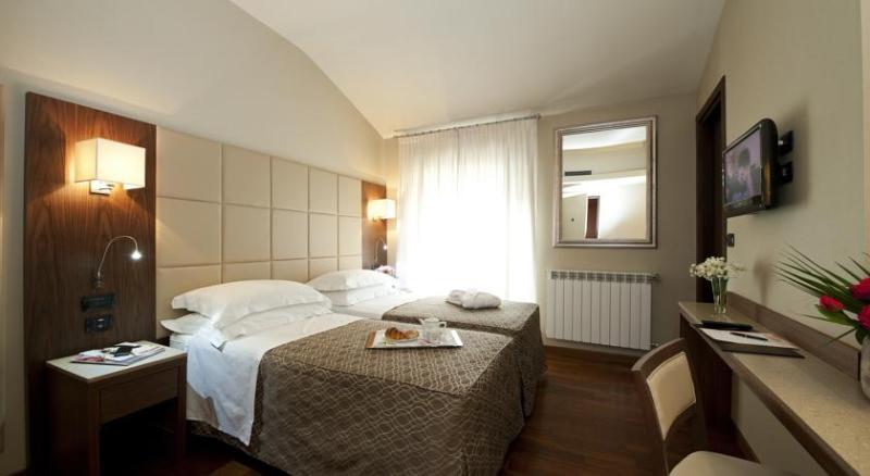 Номер Клуб, Taj Krishna