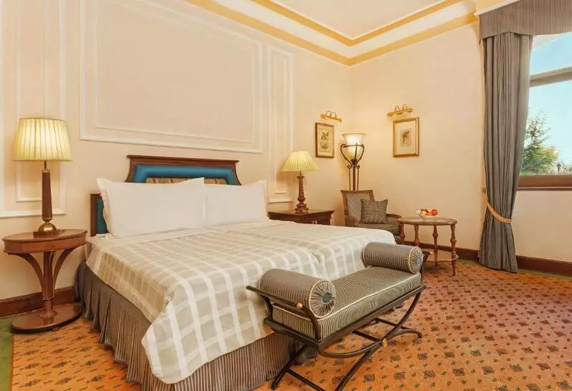 デラックスルーム, The Oberoi Grand Kolkata