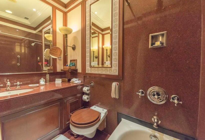 デラックスルーム, The Oberoi Grand Kolkata