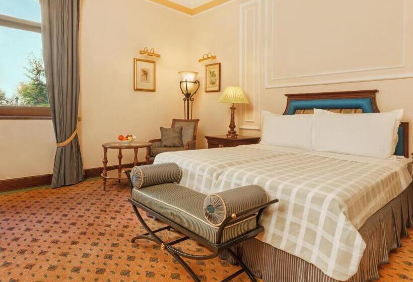 Номер Deluxe, The Oberoi Grand Kolkata