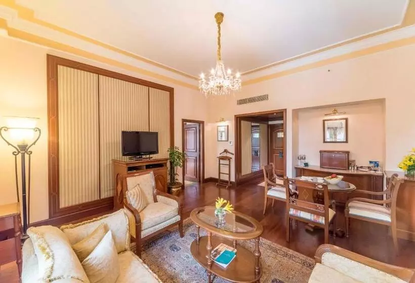 デラックススイート, The Oberoi Grand Kolkata