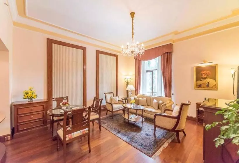 デラックススイート, The Oberoi Grand Kolkata
