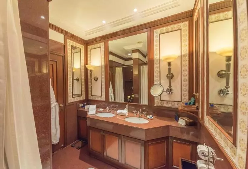 デラックススイート, The Oberoi Grand Kolkata