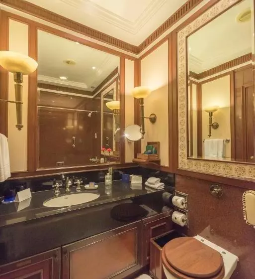 バルコニー付プレミアムルーム, The Oberoi Grand Kolkata