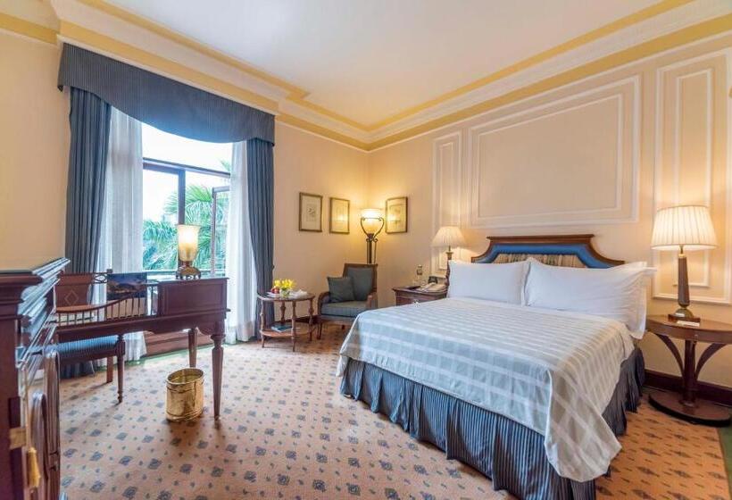 اتاق پریمیوم با بالکن, The Oberoi Grand Kolkata