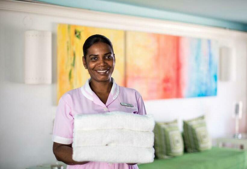 سوییت جونیور, Deja Resort All Inclusive