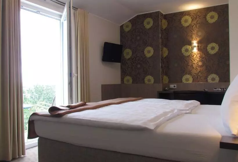 Standard Room, Des Ardennes