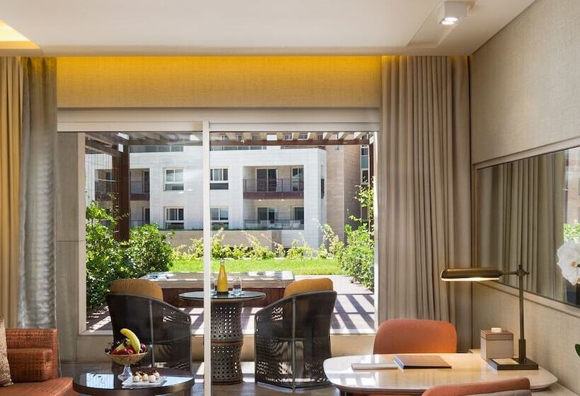 اتاق لوکس با وان آب گرم, Kempinski Summerland Hotel & Resort Beirut