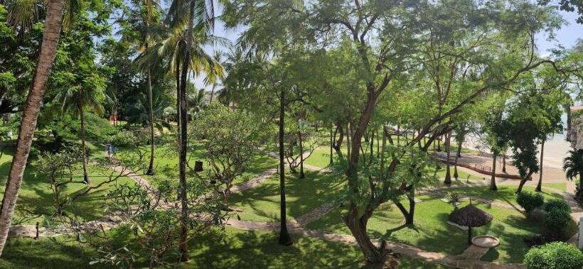 اتاق لوکس با چشم‌انداز باغ, Serena Beach Resort & Spa