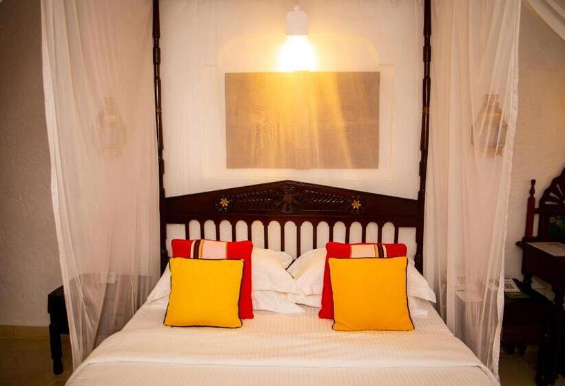 سوییت جونیور, Serena Beach Resort & Spa