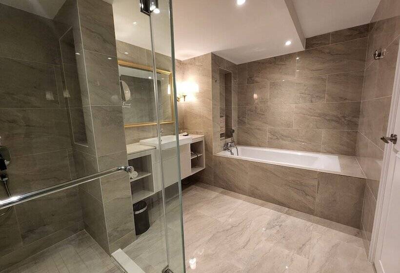 جناح, The Palace Hotel Kota Kinabalu