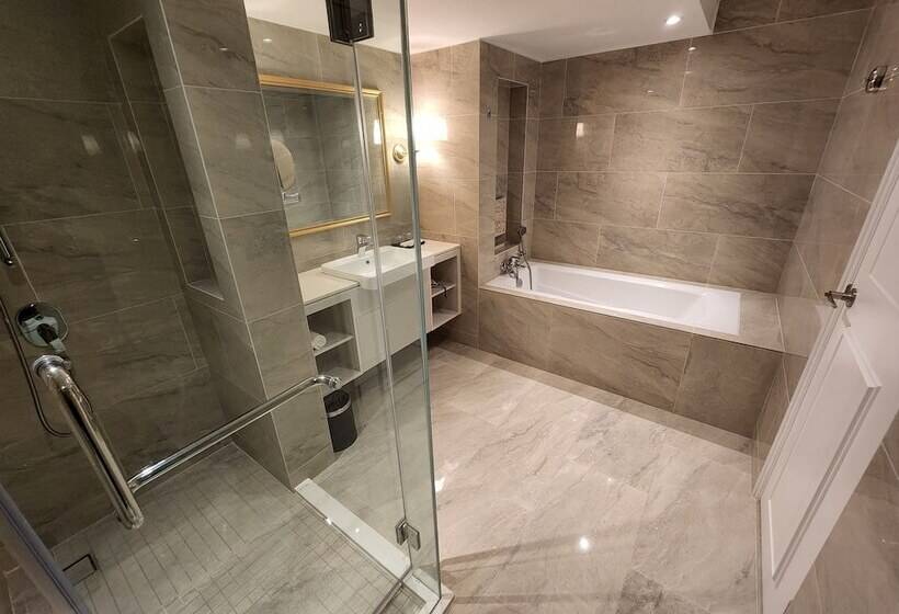 جناح, The Palace Hotel Kota Kinabalu