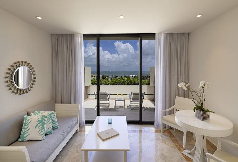 סוויטת ג'וניור נוף לאגם, Paradisus Cancun  All Inclusive