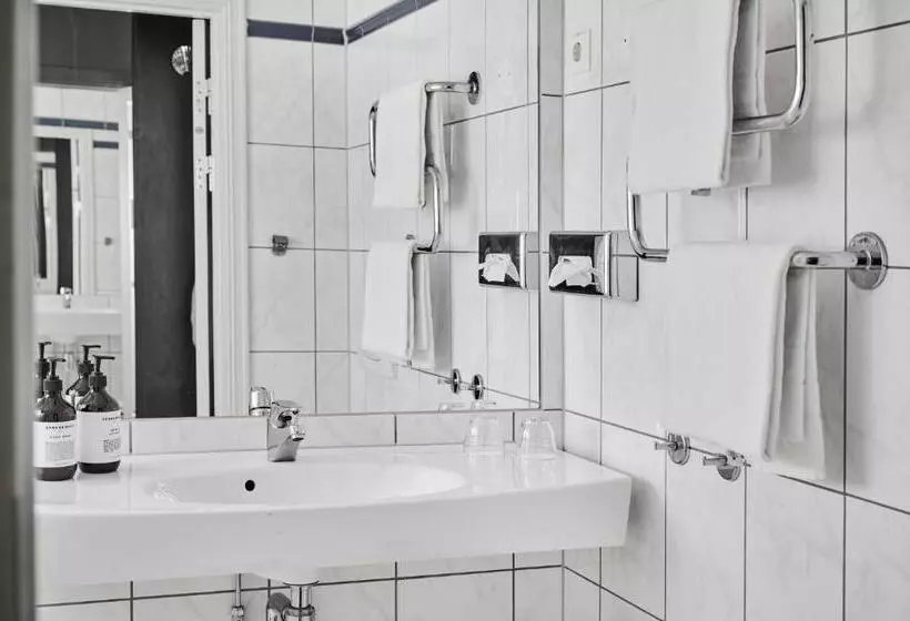 Quarto Deluxe com Balcão, Klubben
