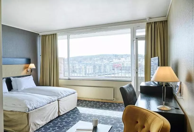 Quarto Deluxe com Balcão, Klubben