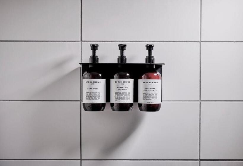 חדר סטנדרט, Klubben