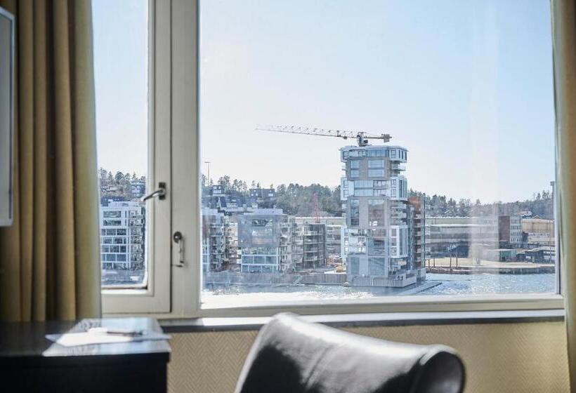 חדר סטנדרט, Klubben