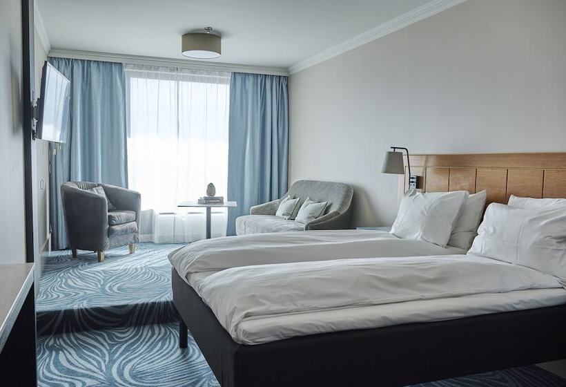 חדר סופריור, Klubben