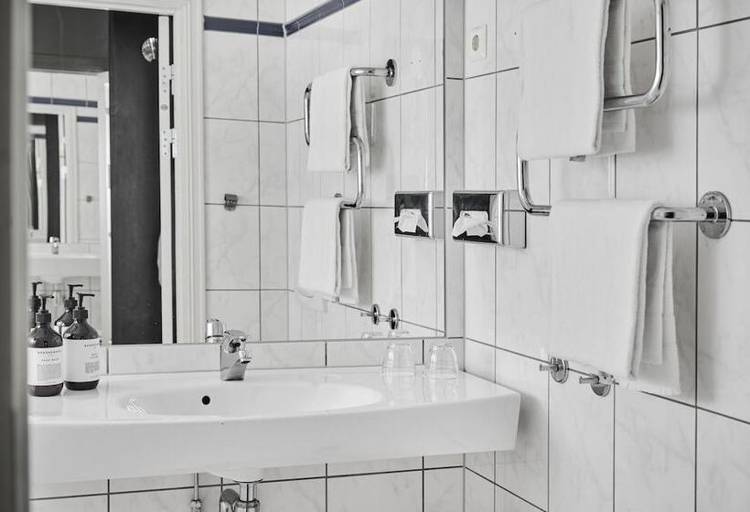 חדר סופריור, Klubben