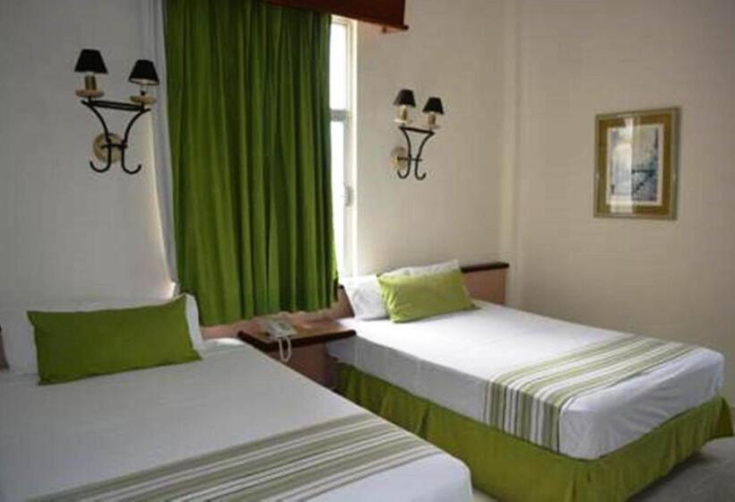 스탠다드 룸 더블 침대 2개, Ruiz Milan